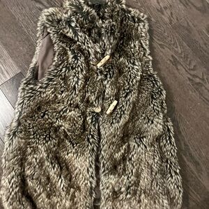 Zara Girls Faux Fur Toggle Vest in Mixed Brown